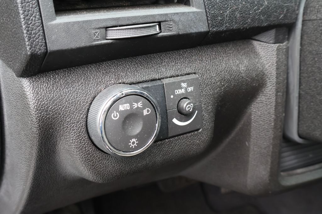 Thumbnail: 2011 Chevrolet Traverse - 18