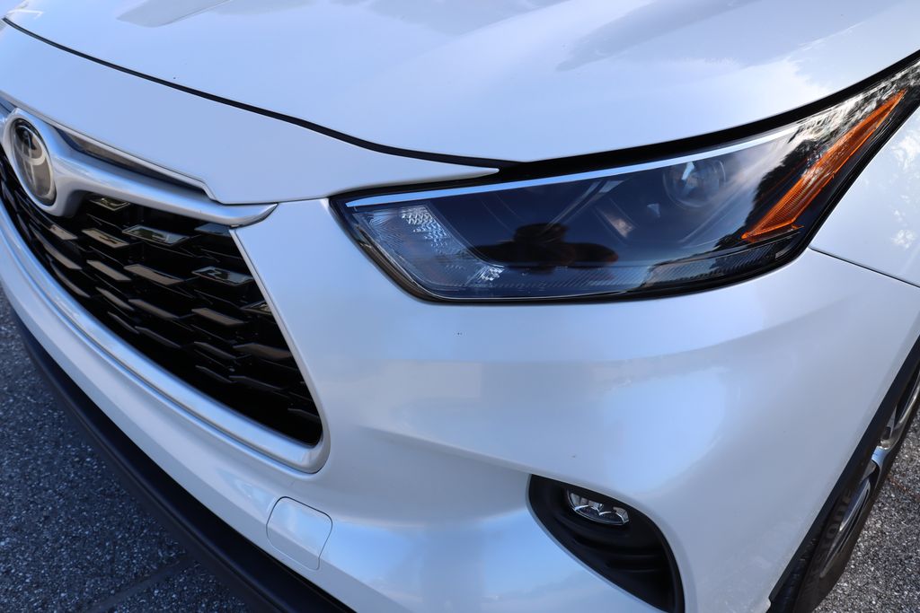Thumbnail: 2023 Toyota Highlander - 3