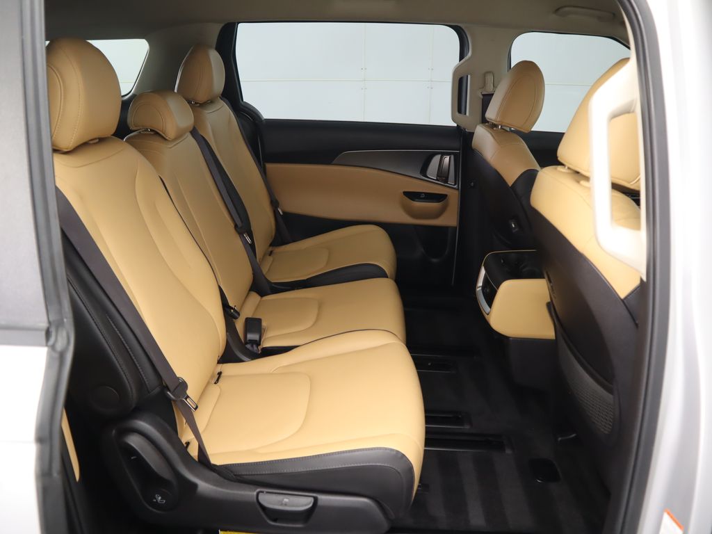 Thumbnail: 2023 Kia Carnival - 22