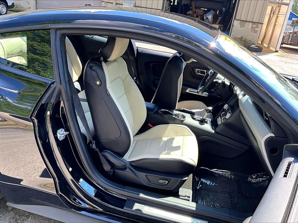 2015 Ford Mustang — photo 11