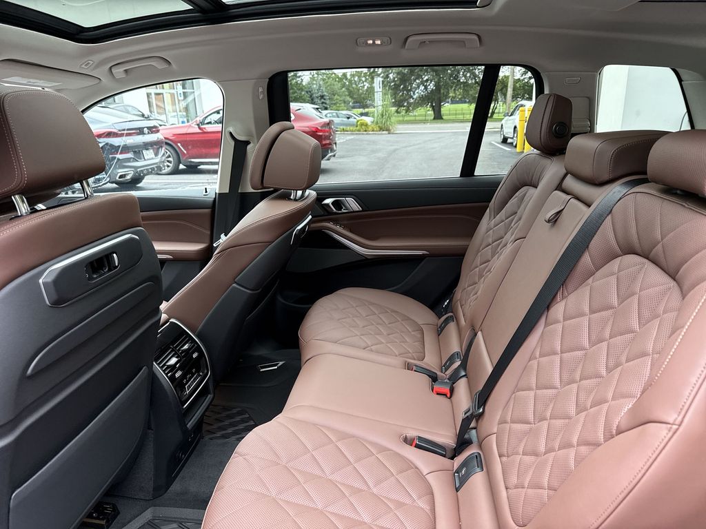 Thumbnail: 2027 BMW X7 - 23