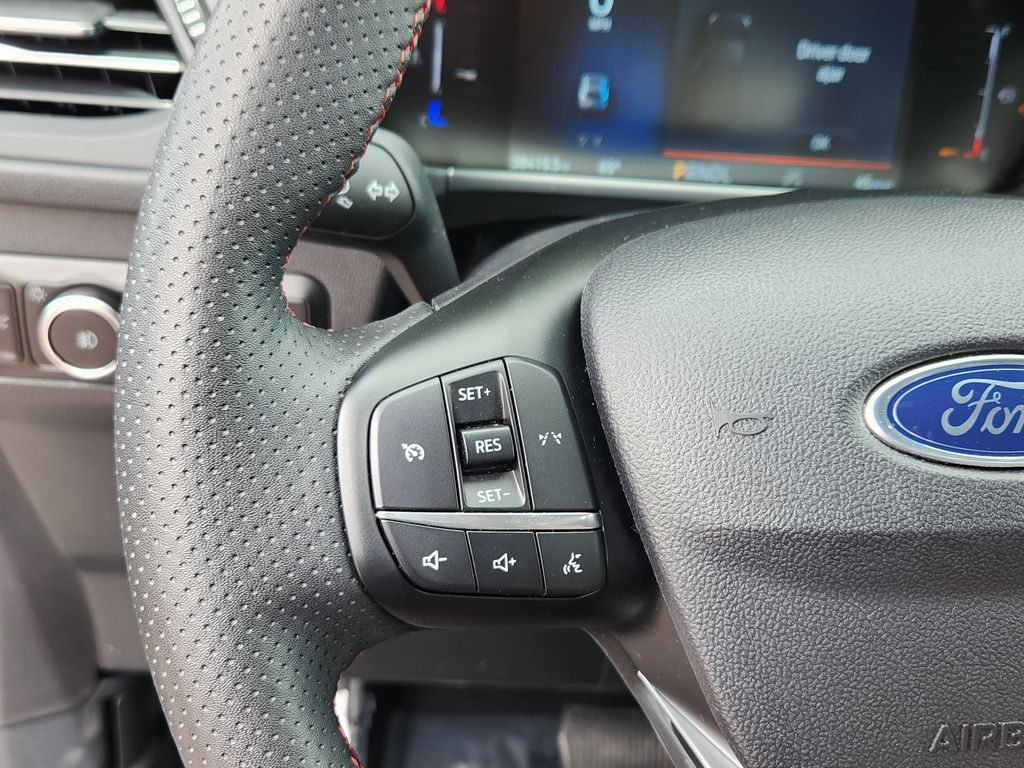 2025 Ford Escape ST-Line Select - Photo 17