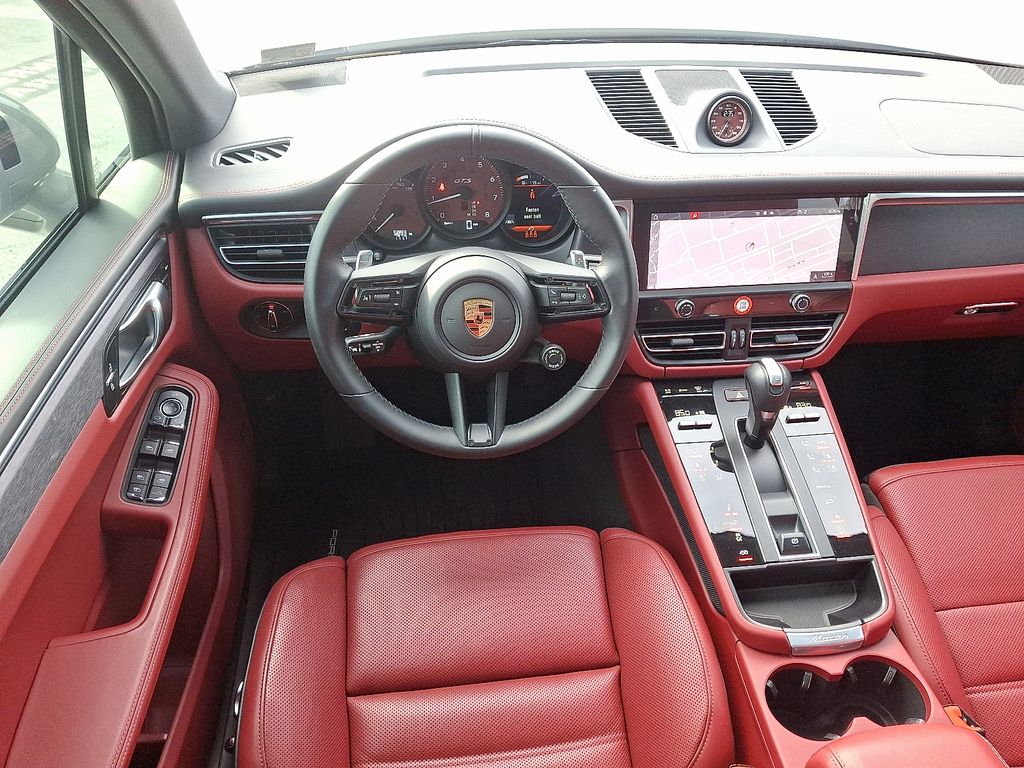 Thumbnail: 2025 Porsche Macan - 13