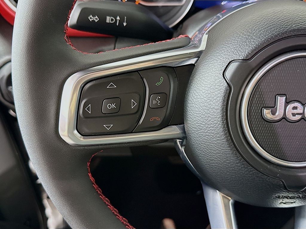 Thumbnail: 2023 Jeep Gladiator - 11