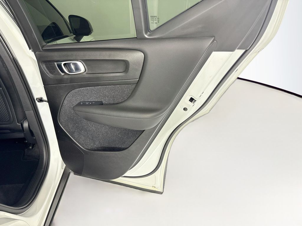 Thumbnail: 2019 Volvo XC40 - 27