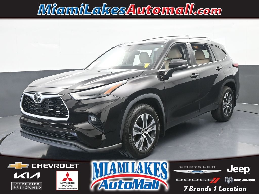  2022 Toyota Highlander XLE FWD   