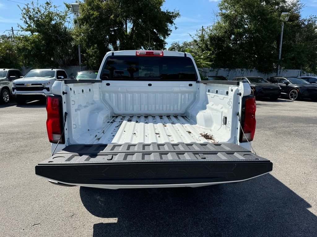 2024 Chevrolet Colorado LT 12