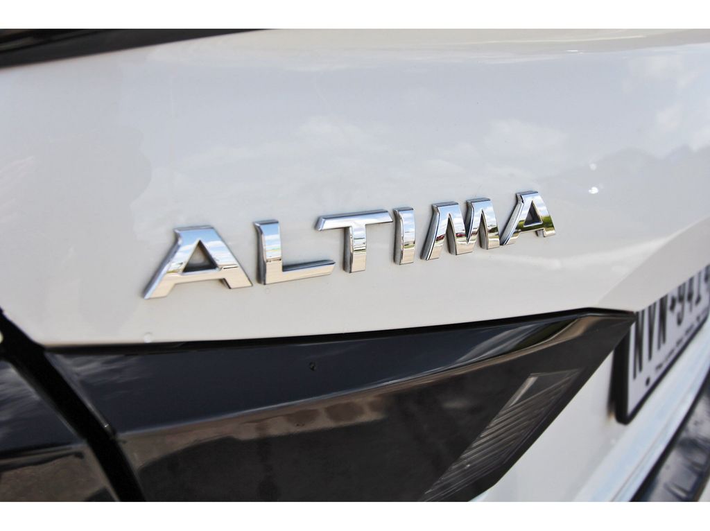 2020 Nissan Altima 2.5 Platinum White at Emmons Autoplex