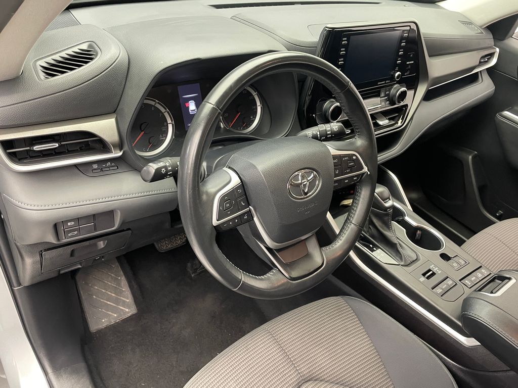 2022 Toyota Highlander LE 11