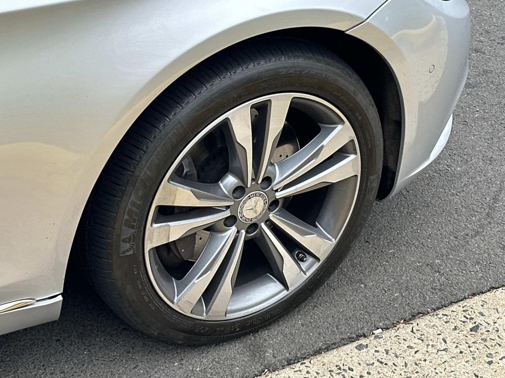 Thumbnail: 2016 Mercedes-Benz S-Class - 18