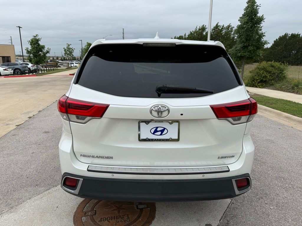 Thumbnail: 2018 Toyota Highlander - 6