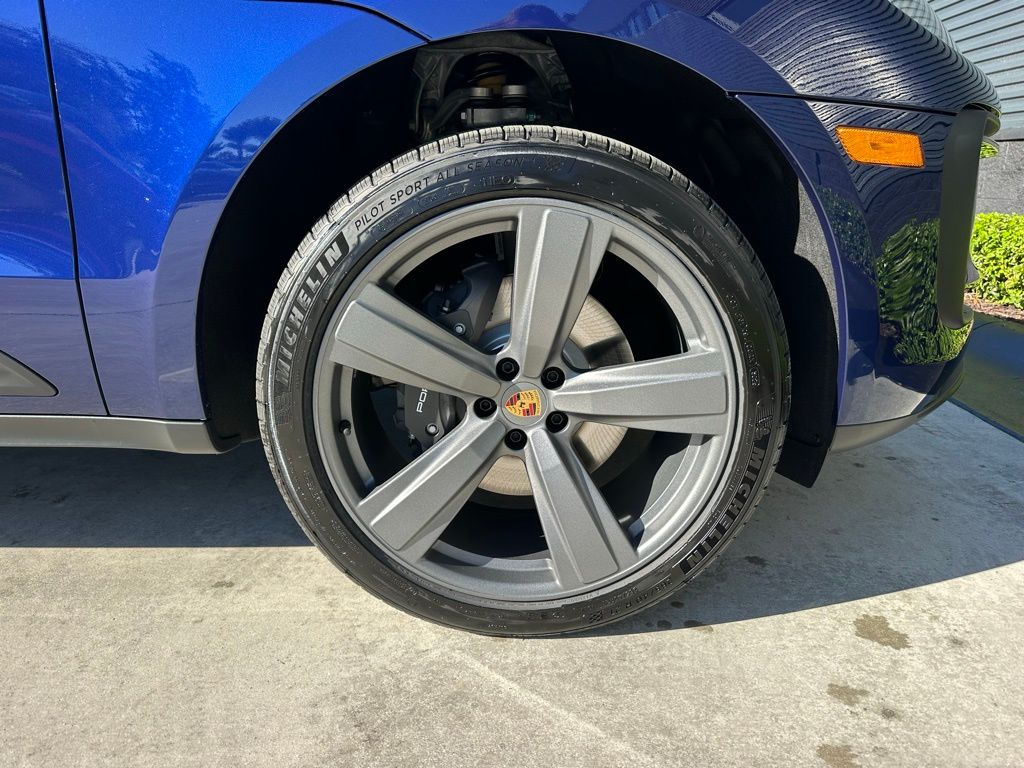 Thumbnail: 2026 Porsche Macan - 29