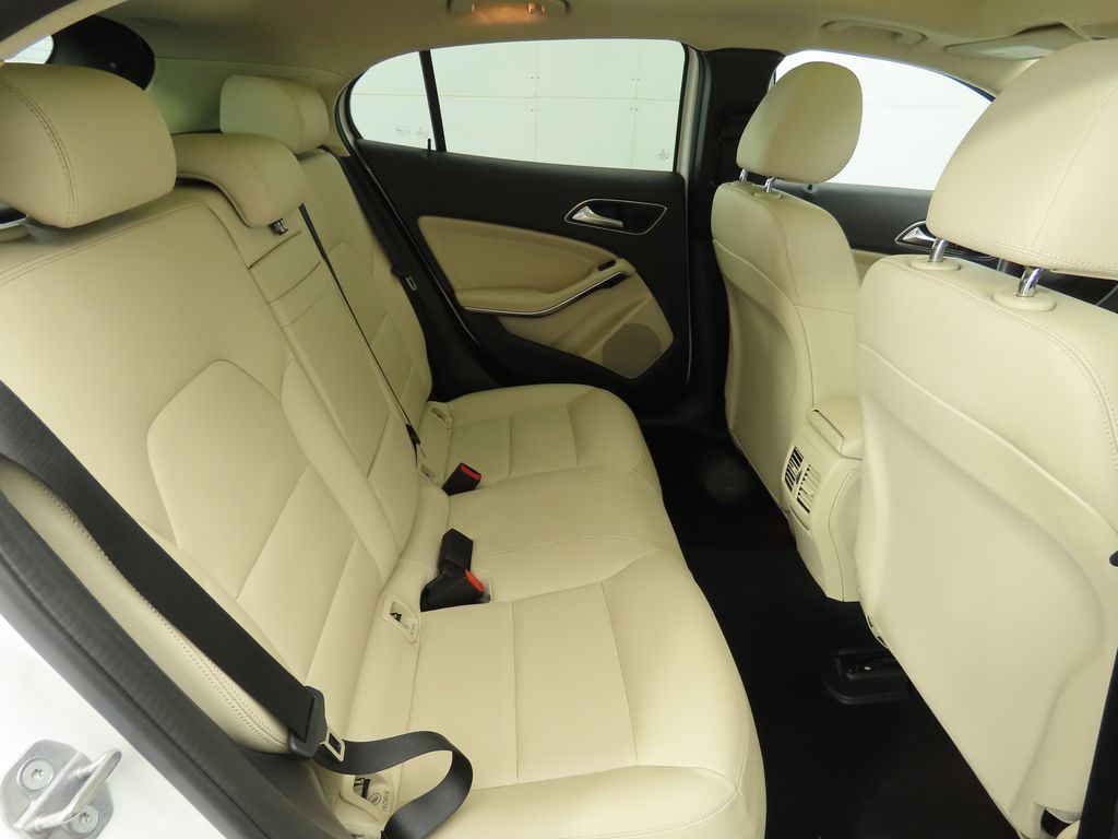 Thumbnail: 2018 Mercedes-Benz GLA - 20