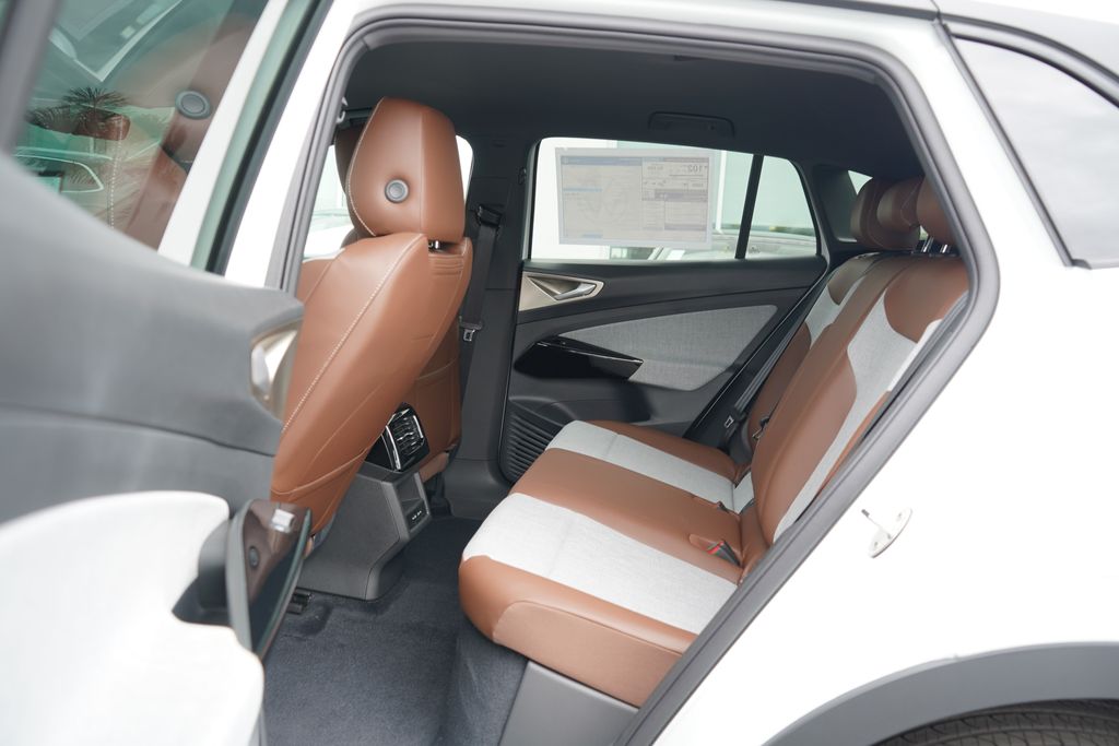 2025 Volkswagen ID.4 Pro 10
