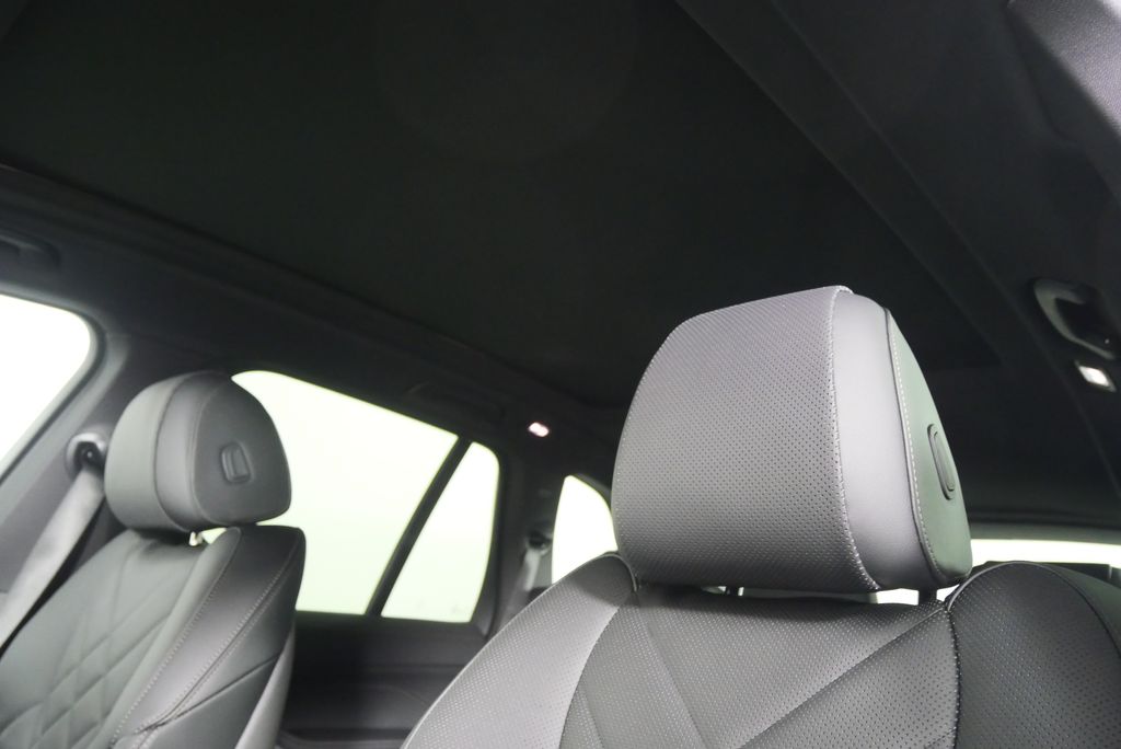 Thumbnail: 2026 BMW X5 - 11