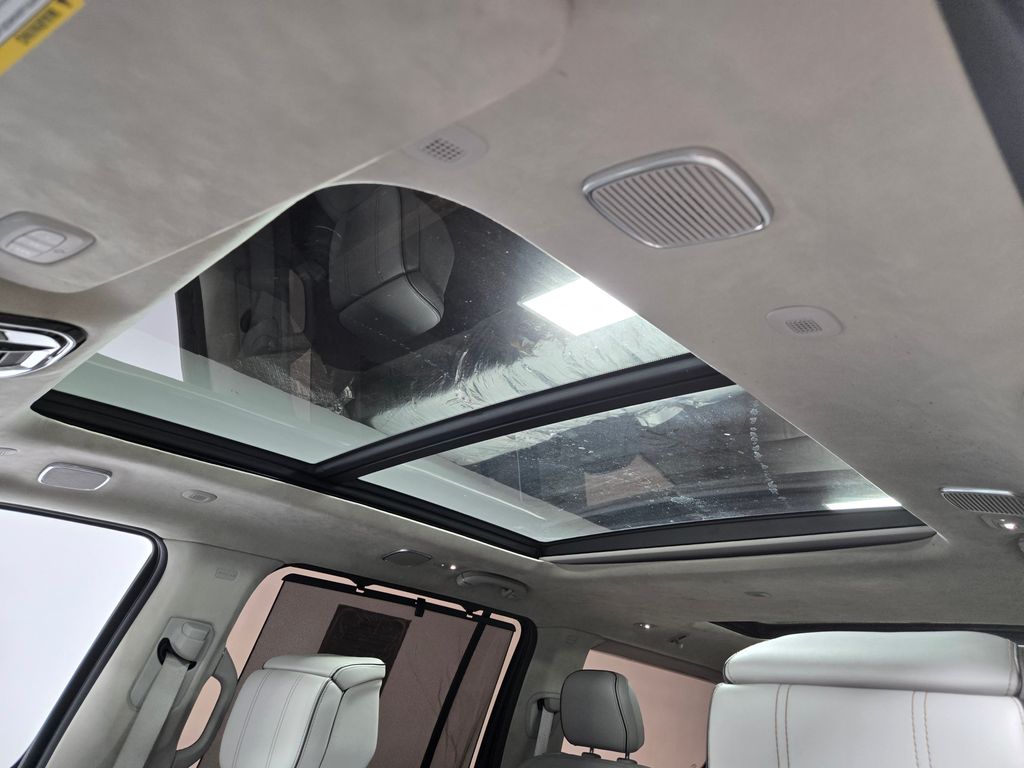 2022 Jeep Grand Wagoneer Series II - Photo 9