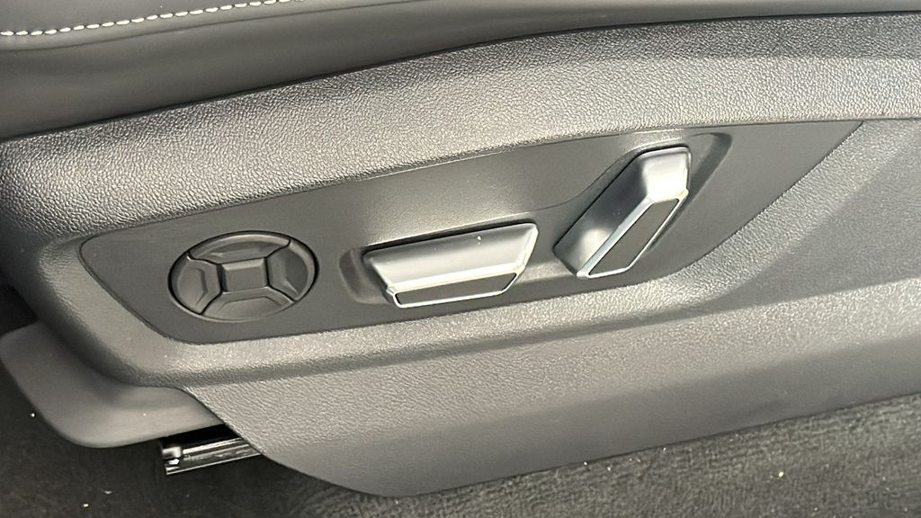 Thumbnail: 2024 Audi SQ8 - 31