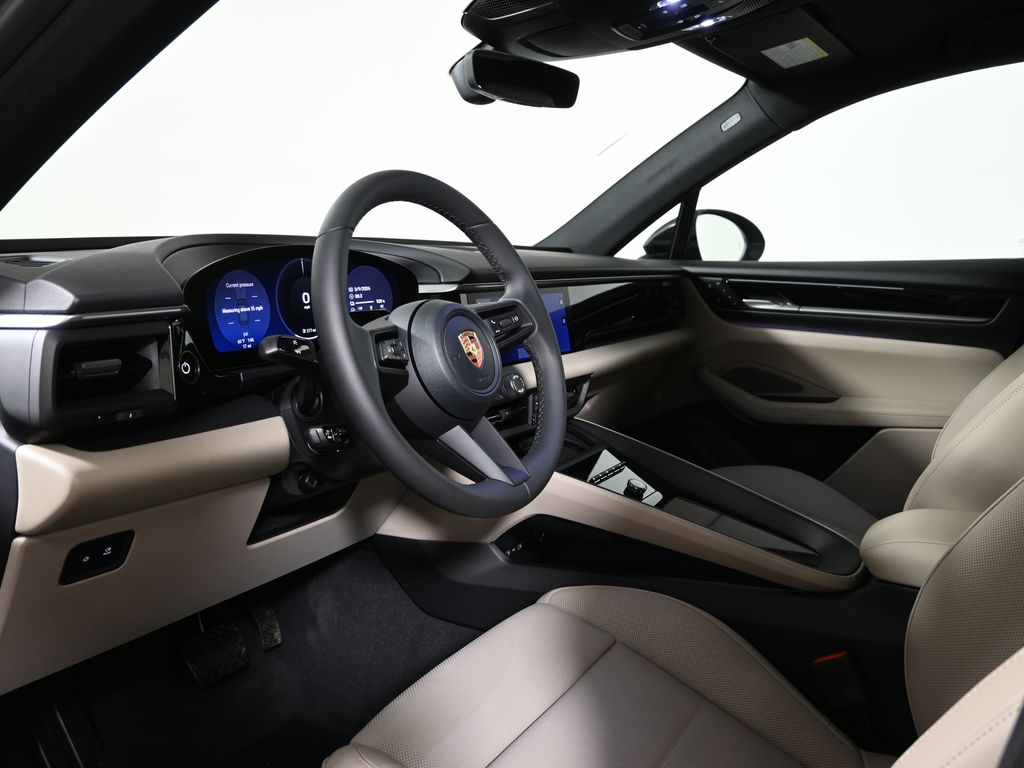 Thumbnail: 2026 Porsche Macan - 4