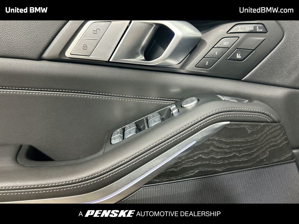 2022 BMW X7 xDrive40i 11