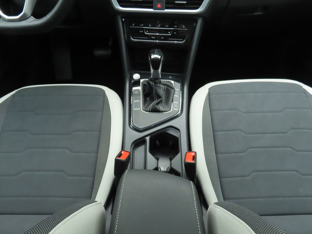 Thumbnail: 2025 Volkswagen Taos - 16