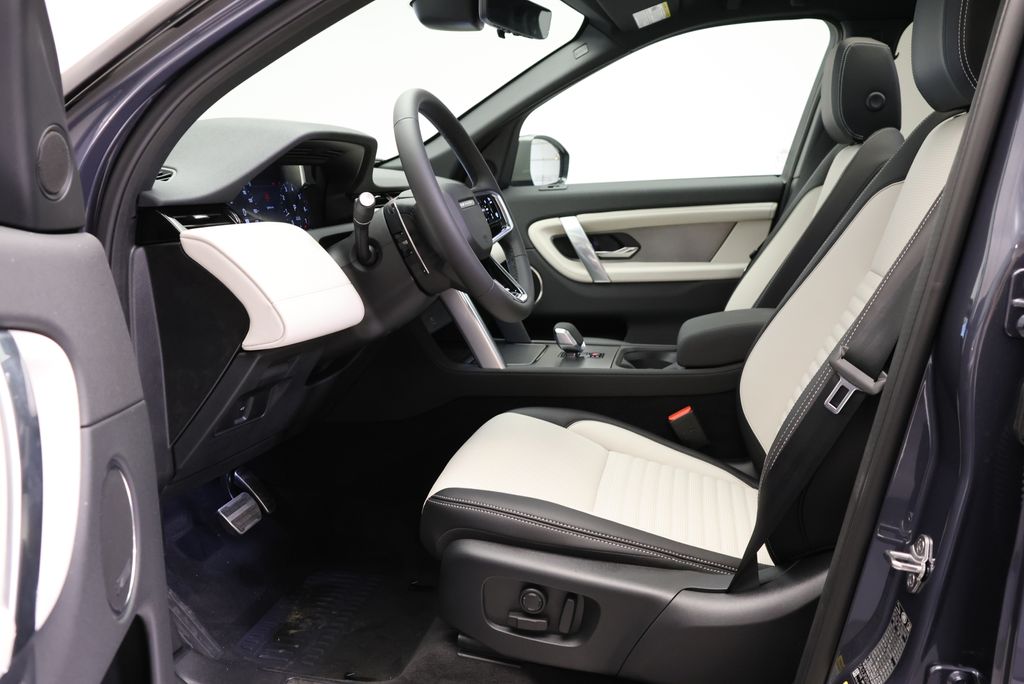 Thumbnail: 2026 Land Rover Discovery Sport - 29