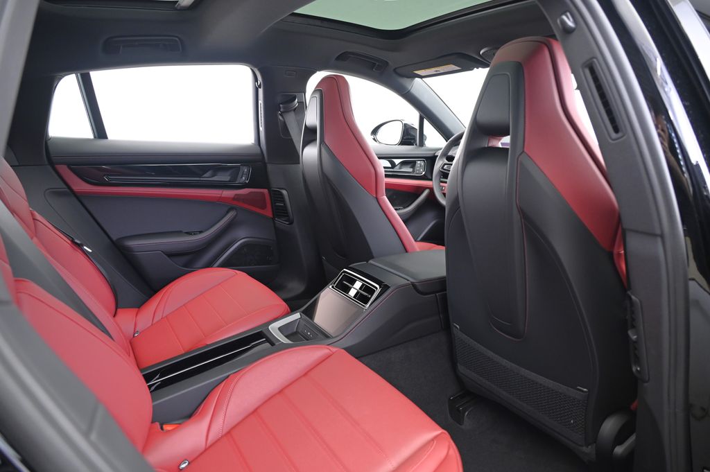 Thumbnail: 2025 Porsche Panamera - 17