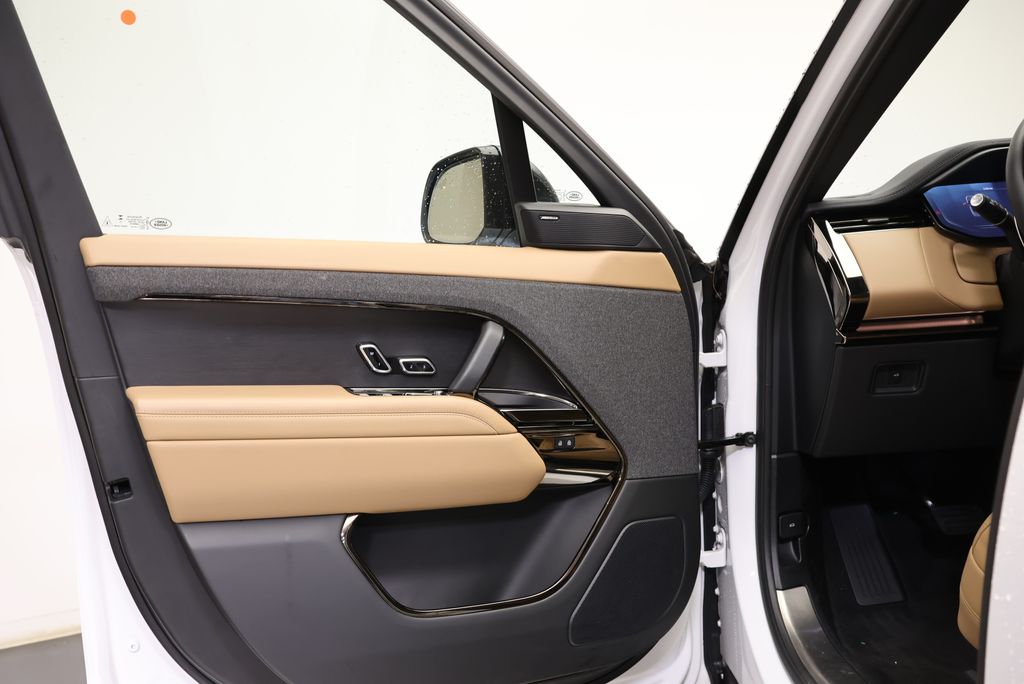 Thumbnail: 2023 Land Rover Range Rover Sport - 25