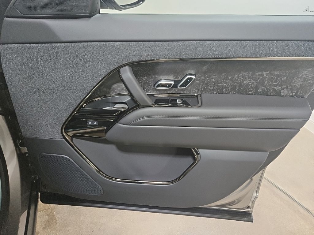 New 2026 Silver Land Rover Dynamic SE image 25