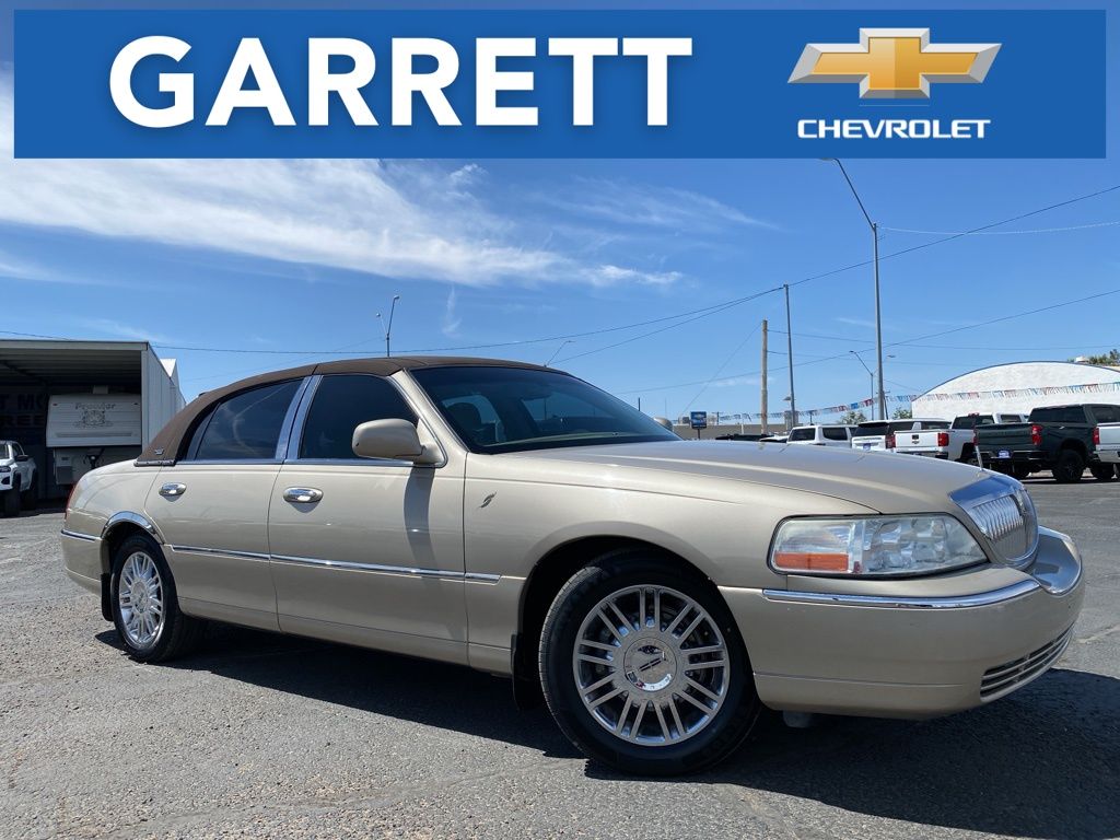 Brown (Tan) 2008 Lincoln Town Car Signature Limited Sedan Rear-Wheel Drive 4-Speed Automatic Overdrive