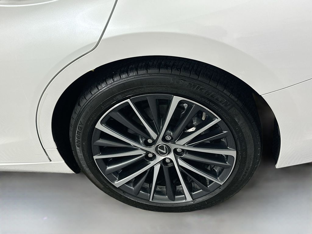 Thumbnail: 2024 Lexus ES - 32