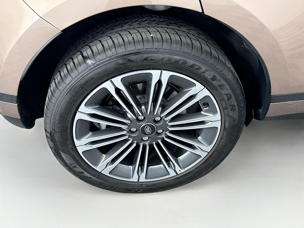 Thumbnail: 2025 Land Rover Range Rover Evoque - 32