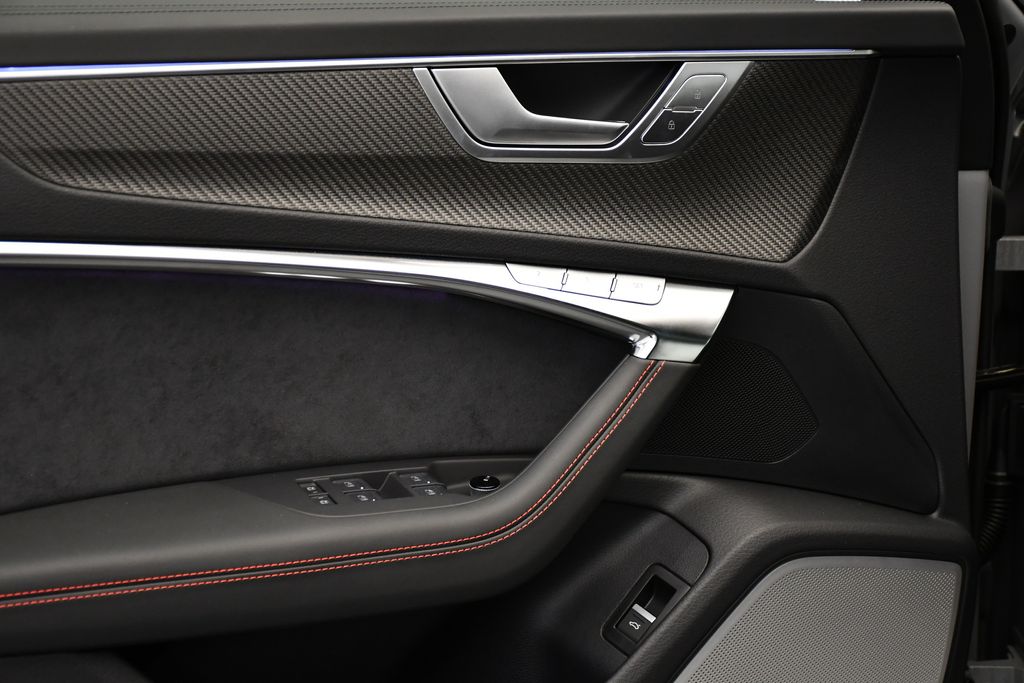 Thumbnail: 2026 Audi RS 6 - 31