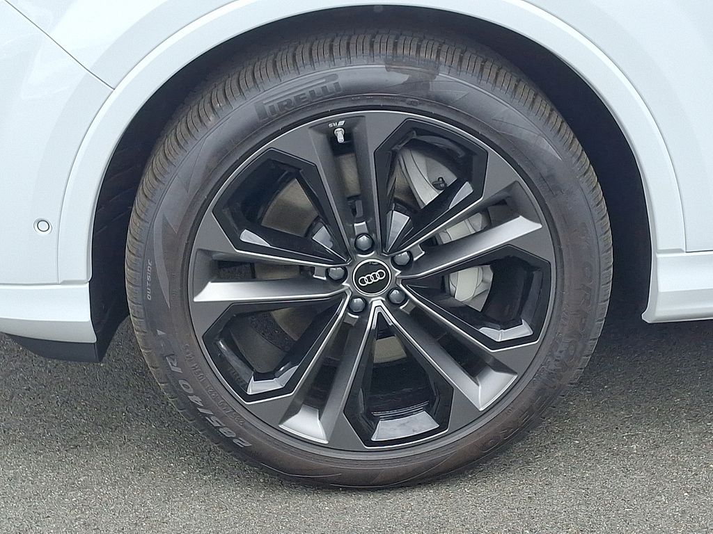 Thumbnail: 2026 Audi Q7 - 5