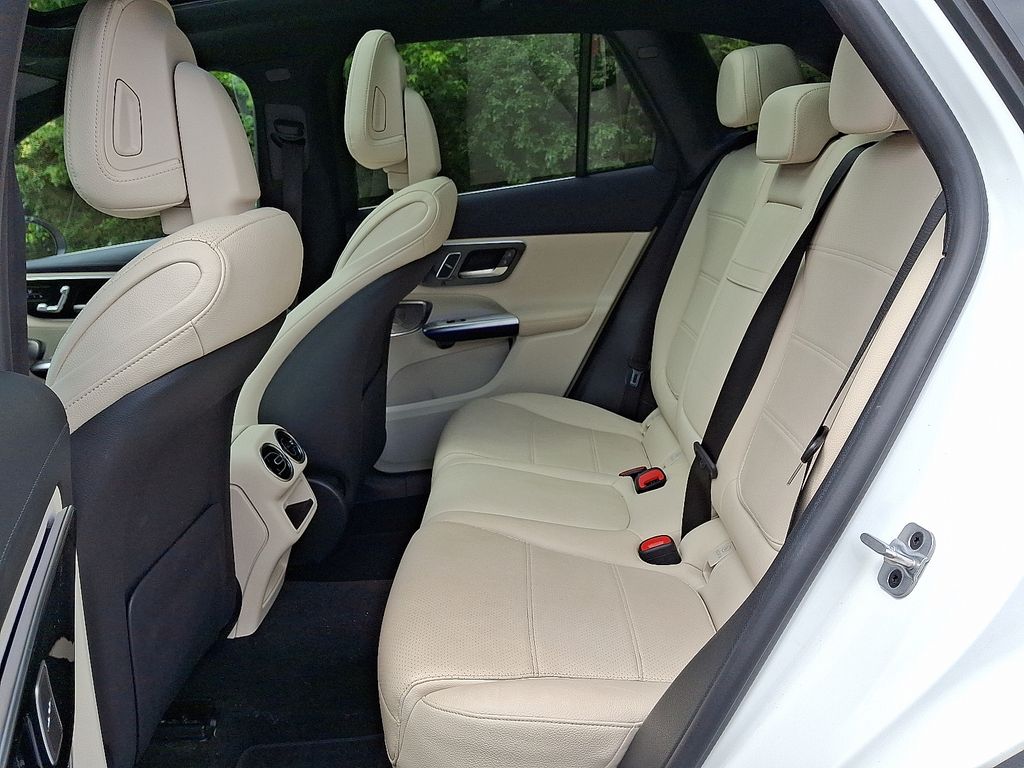2023 Mercedes-Benz GLC 300 10
