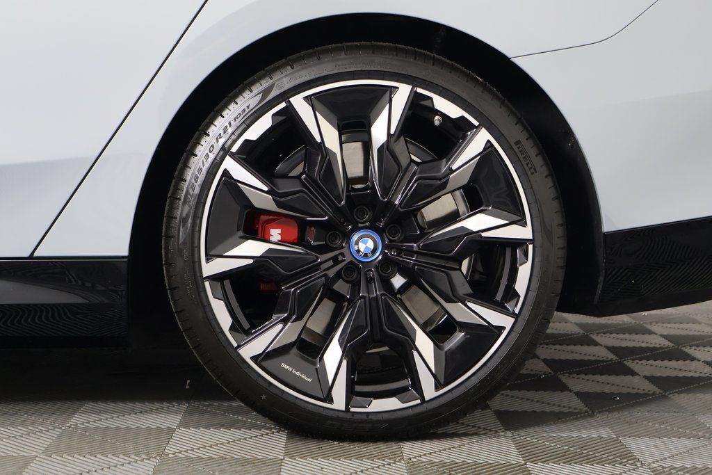 Thumbnail: 2024 BMW i5 - 16