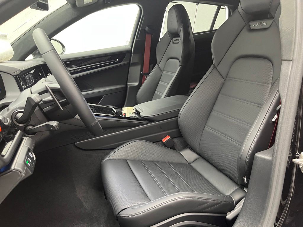 Thumbnail: 2026 Porsche Panamera - 5