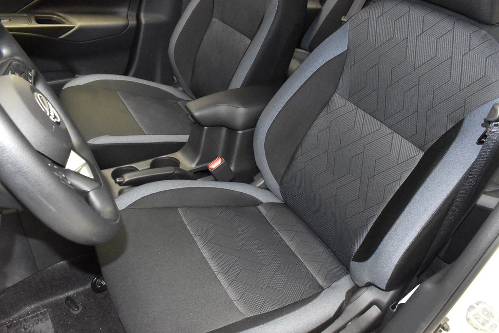 2025 Nissan Versa 1.6 SV 13