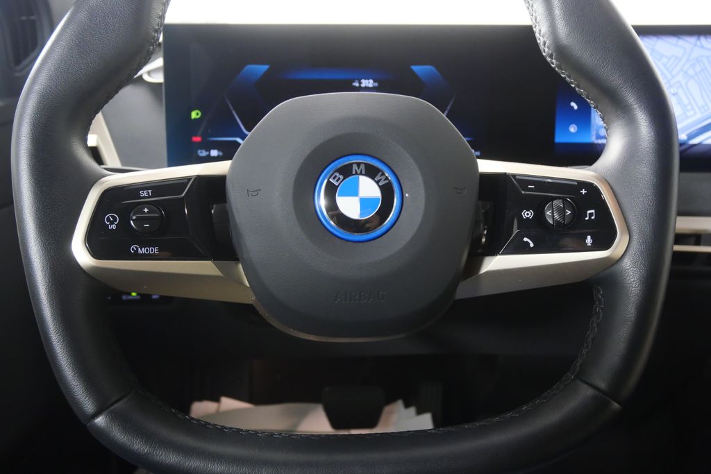 Thumbnail: 2023 BMW iX - 17