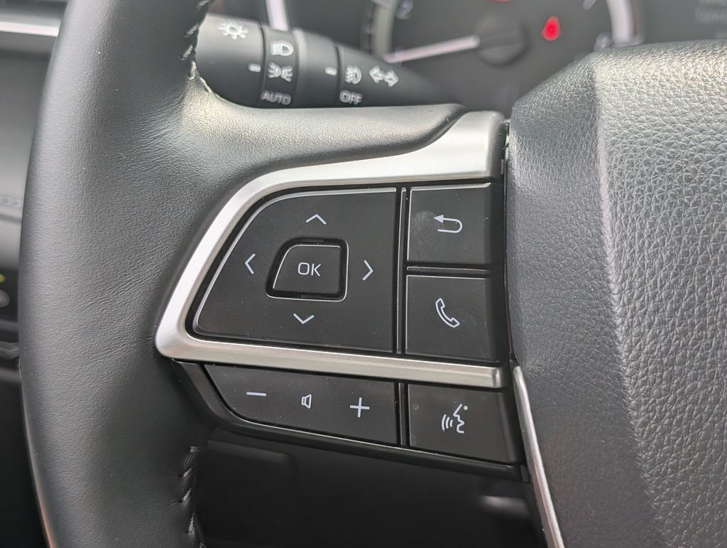 Used 2025 Silver Toyota XLE image 18
