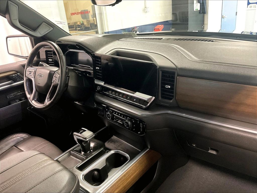 2024 Chevrolet Silverado 1500 — photo 14
