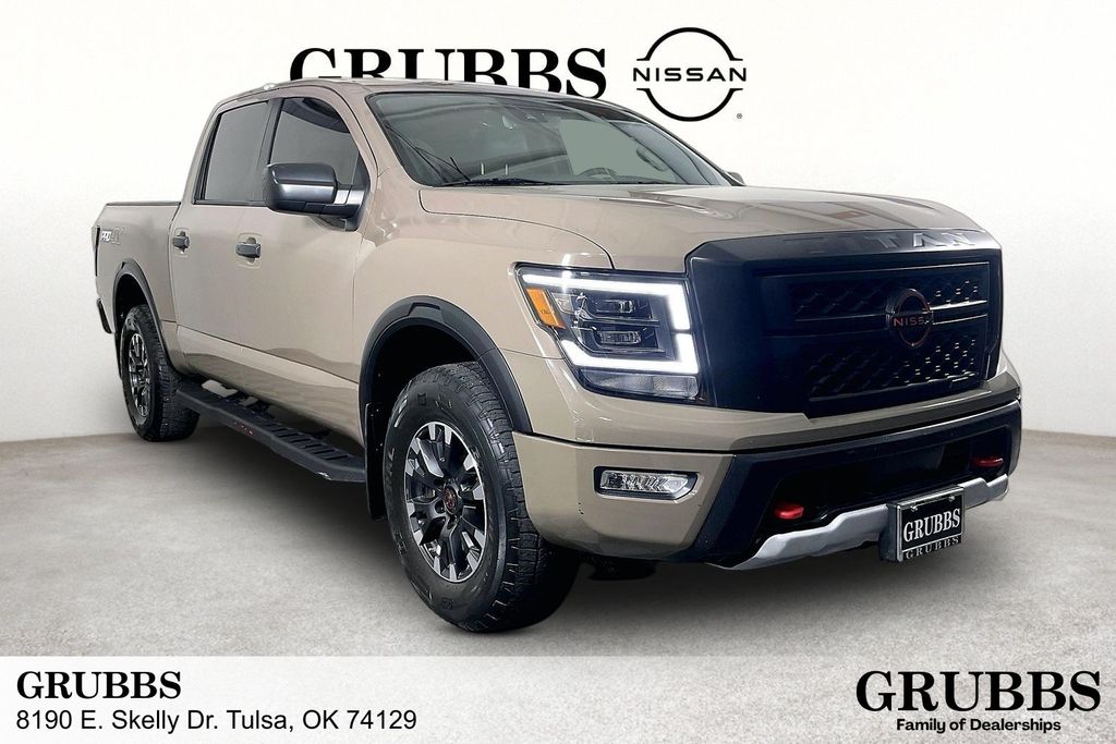 2024 Nissan Titan PRO-4X Crew Cab 4WD
