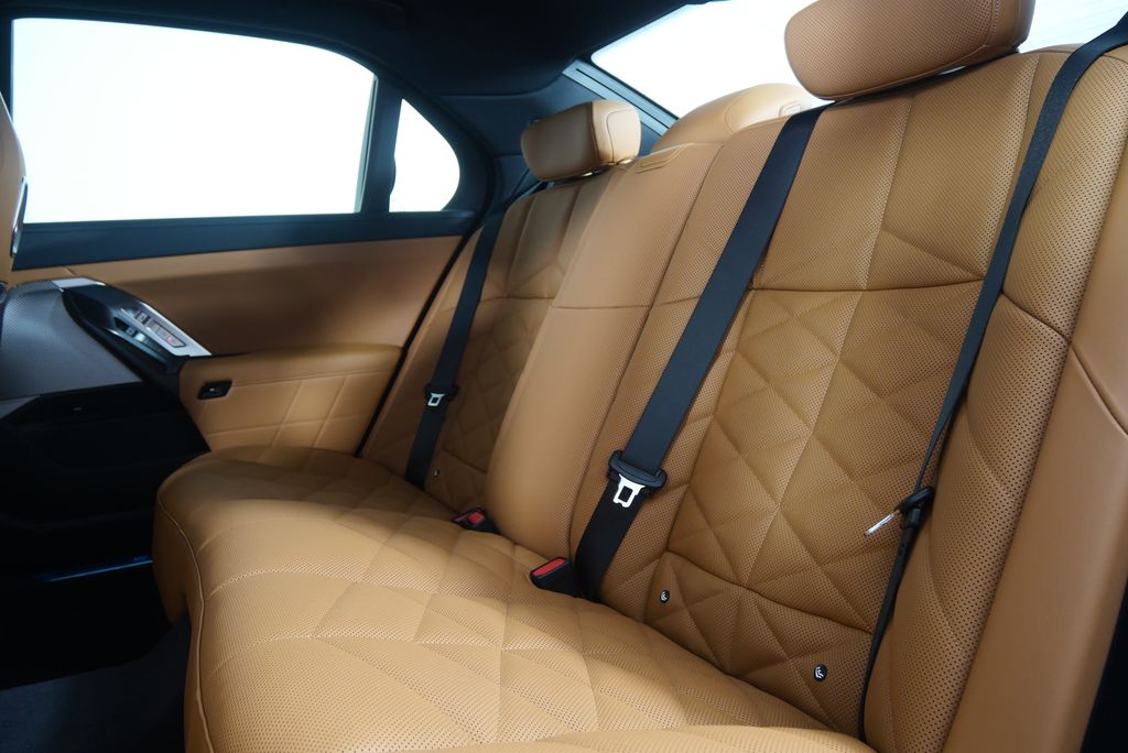 Thumbnail: 2026 BMW 7 Series - 16