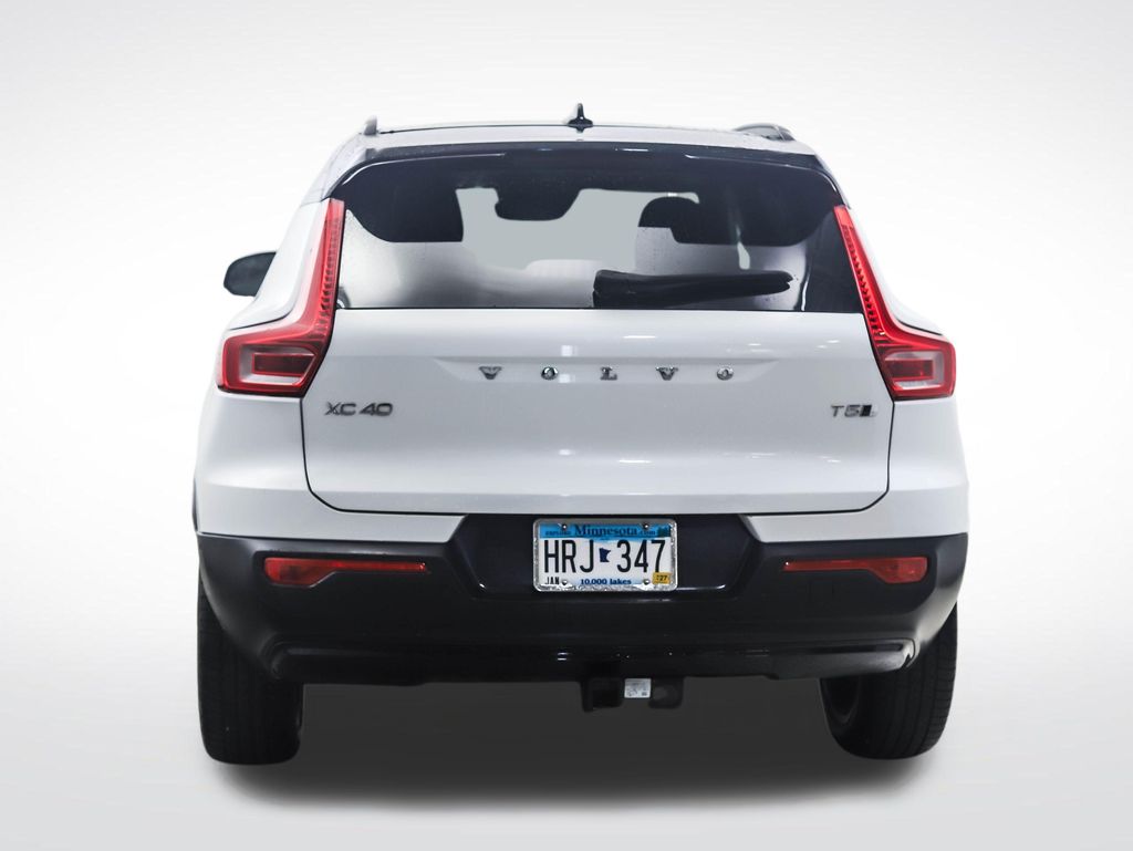 Thumbnail: 2022 Volvo XC40 - 4
