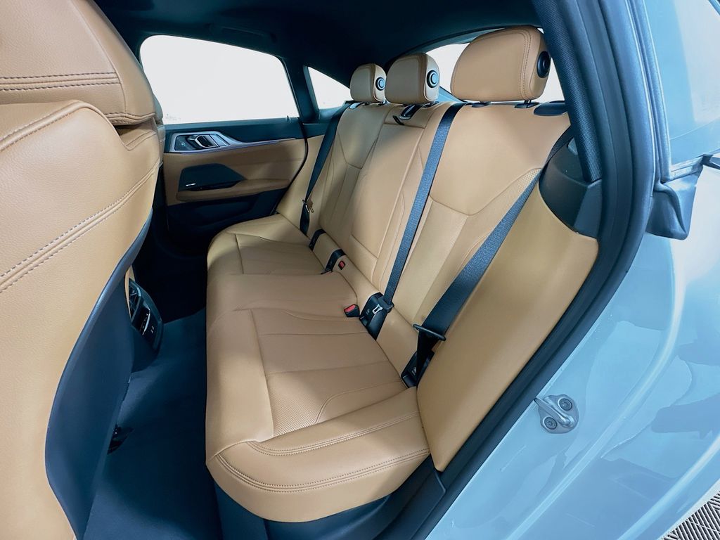 Thumbnail: 2026 BMW i4 - 17