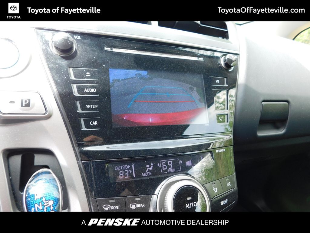 Thumbnail: 2017 Toyota Prius v - 10