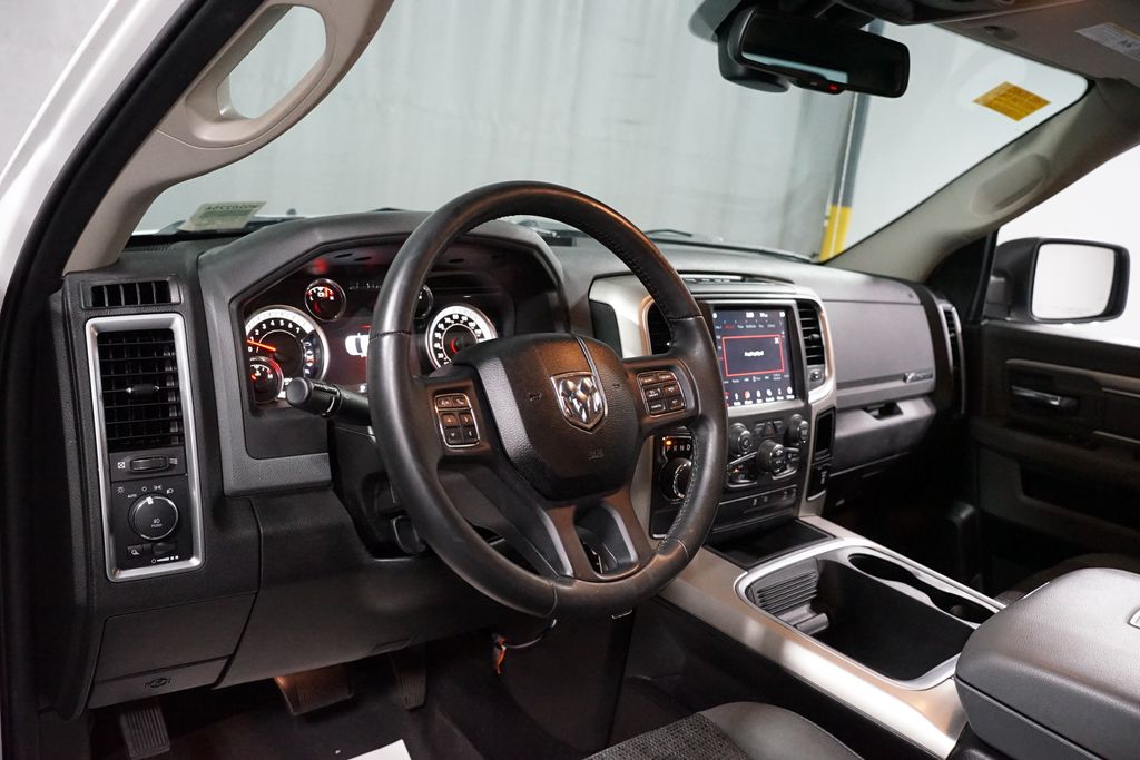 Thumbnail: 2019 RAM 1500 Classic - 11