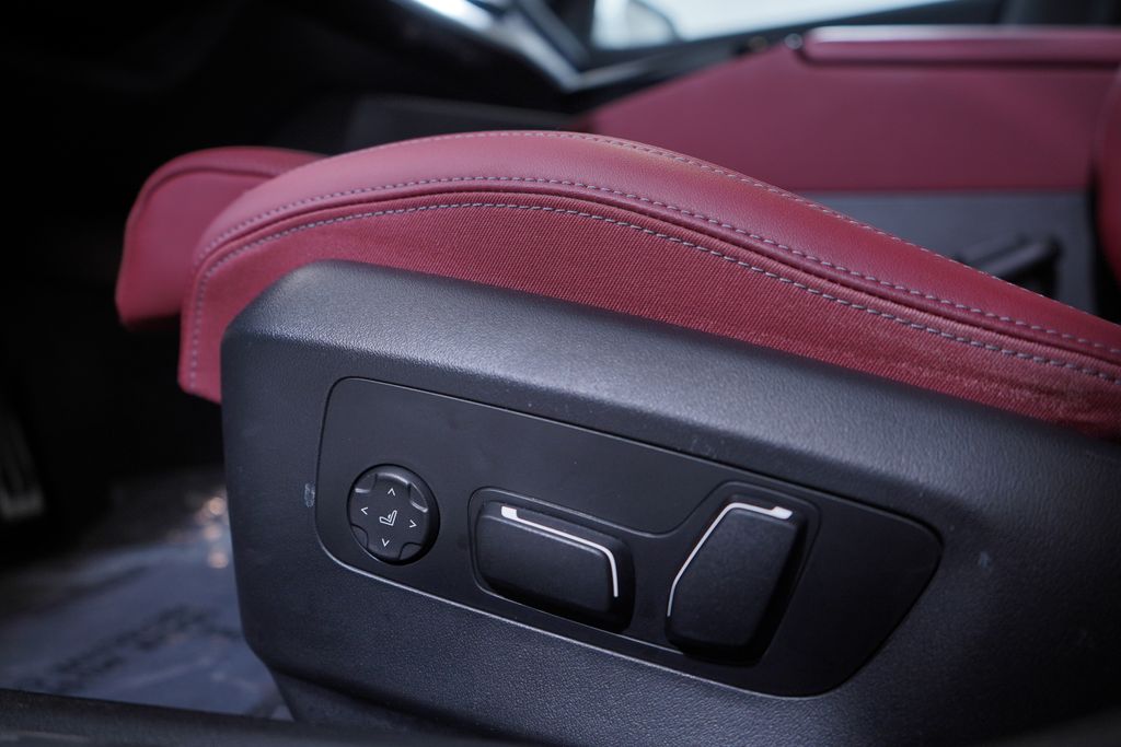 Thumbnail: 2024 BMW i5 - 17