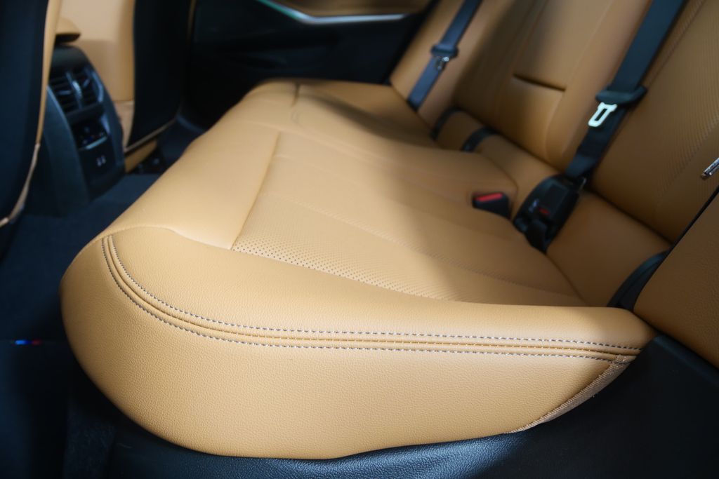 Thumbnail: 2026 BMW 3 Series - 16