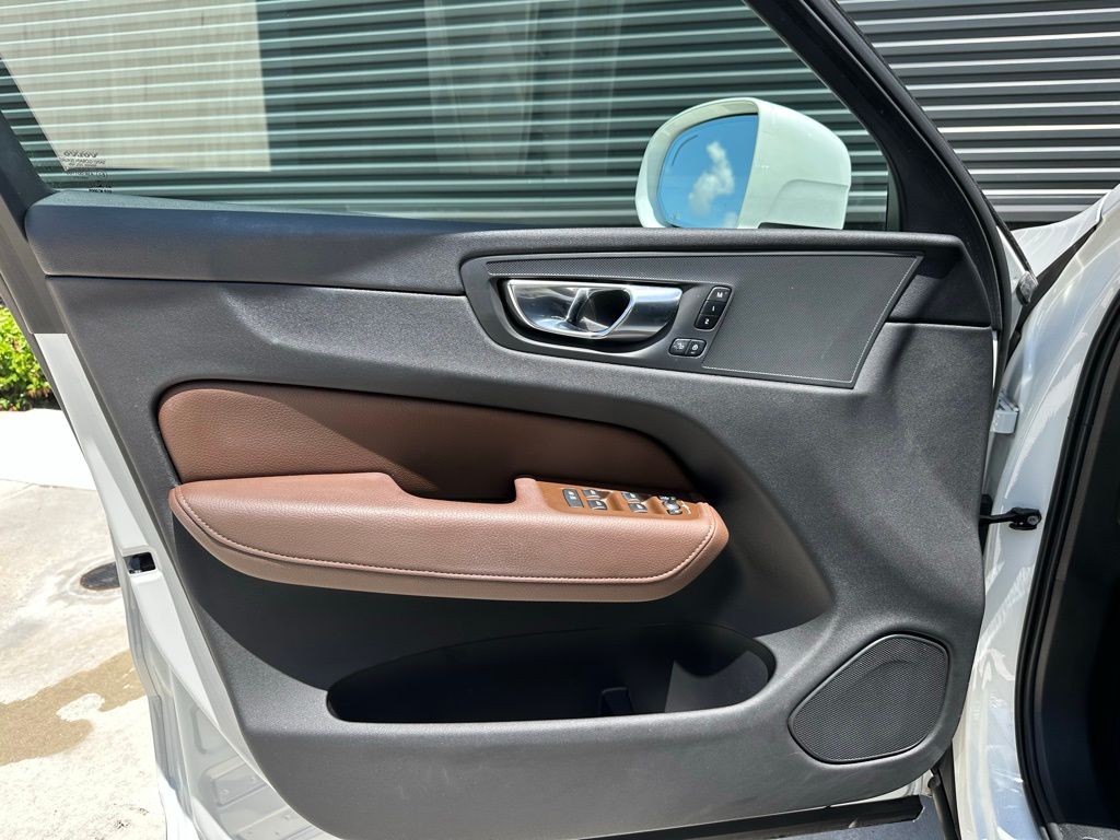 Thumbnail: 2021 Volvo XC60 - 13