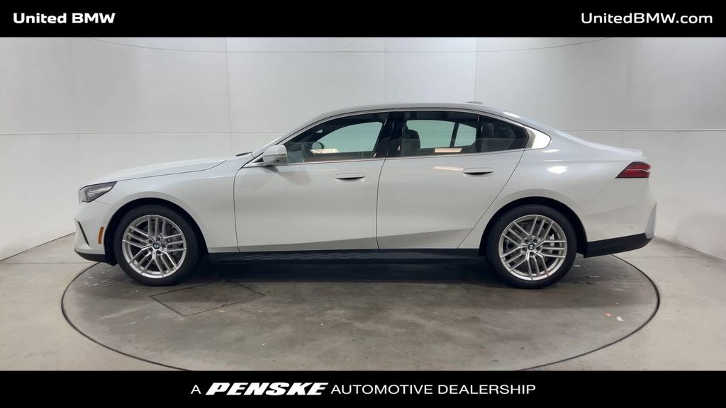 Thumbnail: 2024 BMW 5 Series - 5